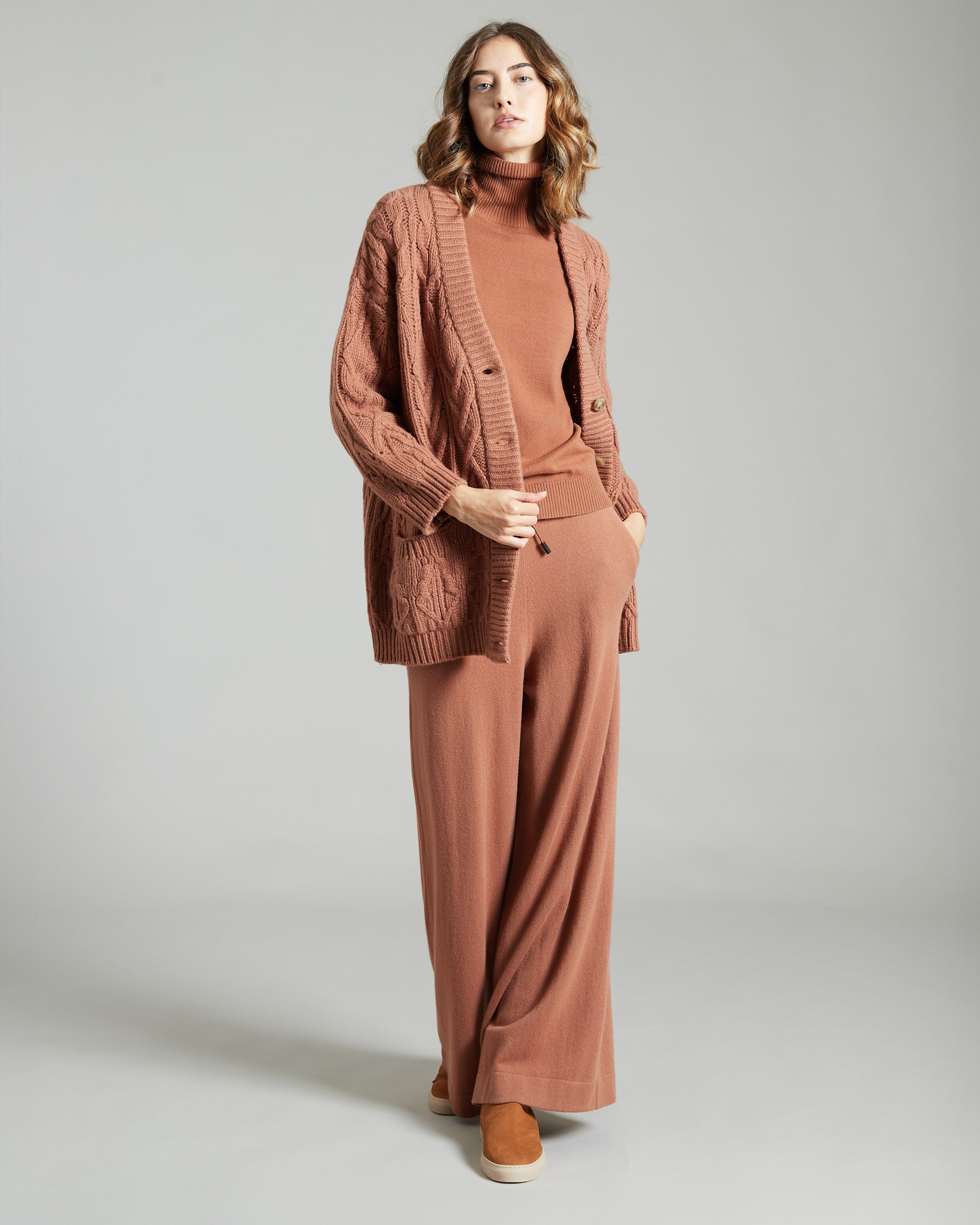 Three dimensional cardigan in kid cashmere 3