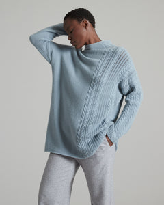 Pullover mit hohem Kragen aus hellblauem Kid Cashmere