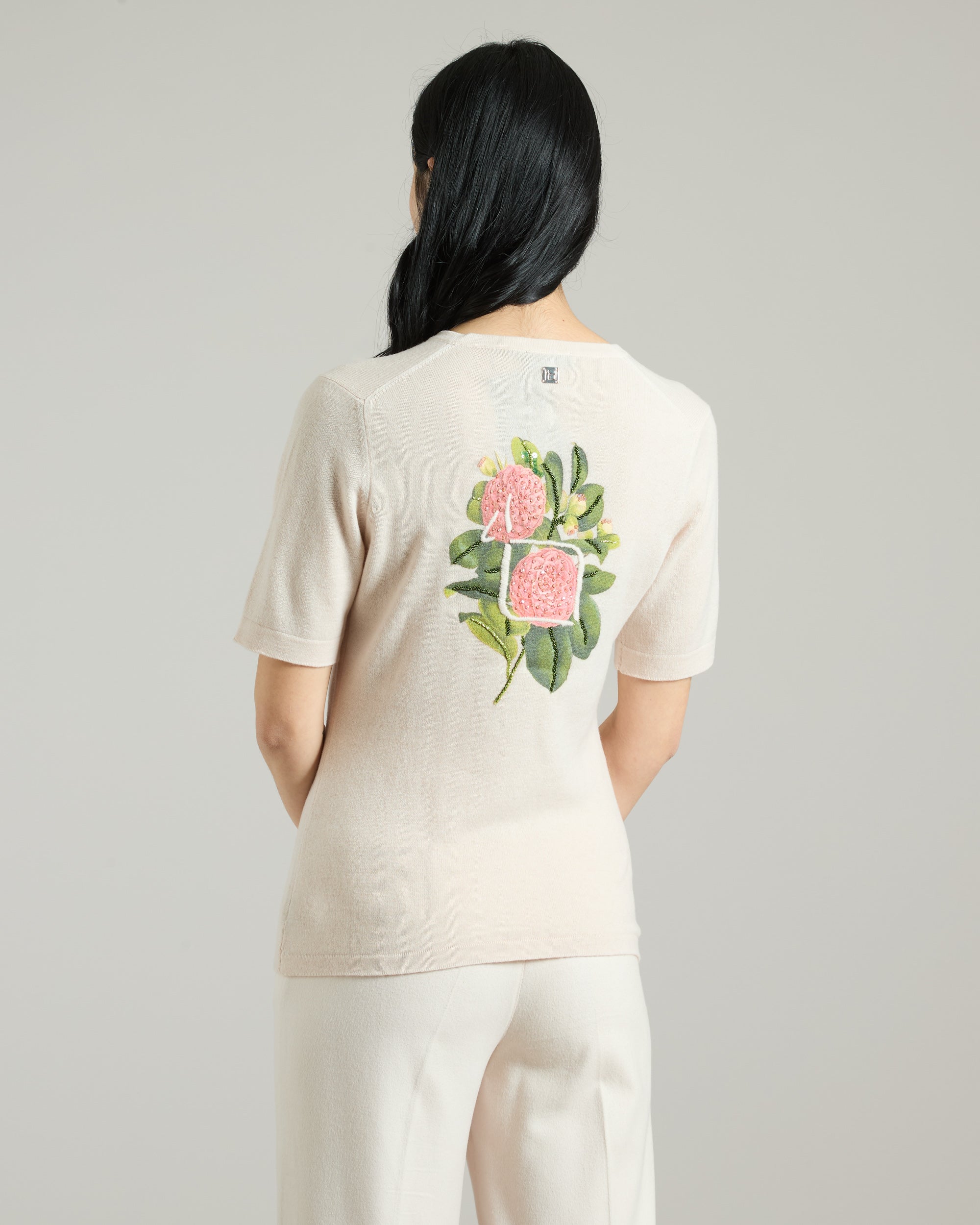 Kid Cashmere v-neck with floral embroidery