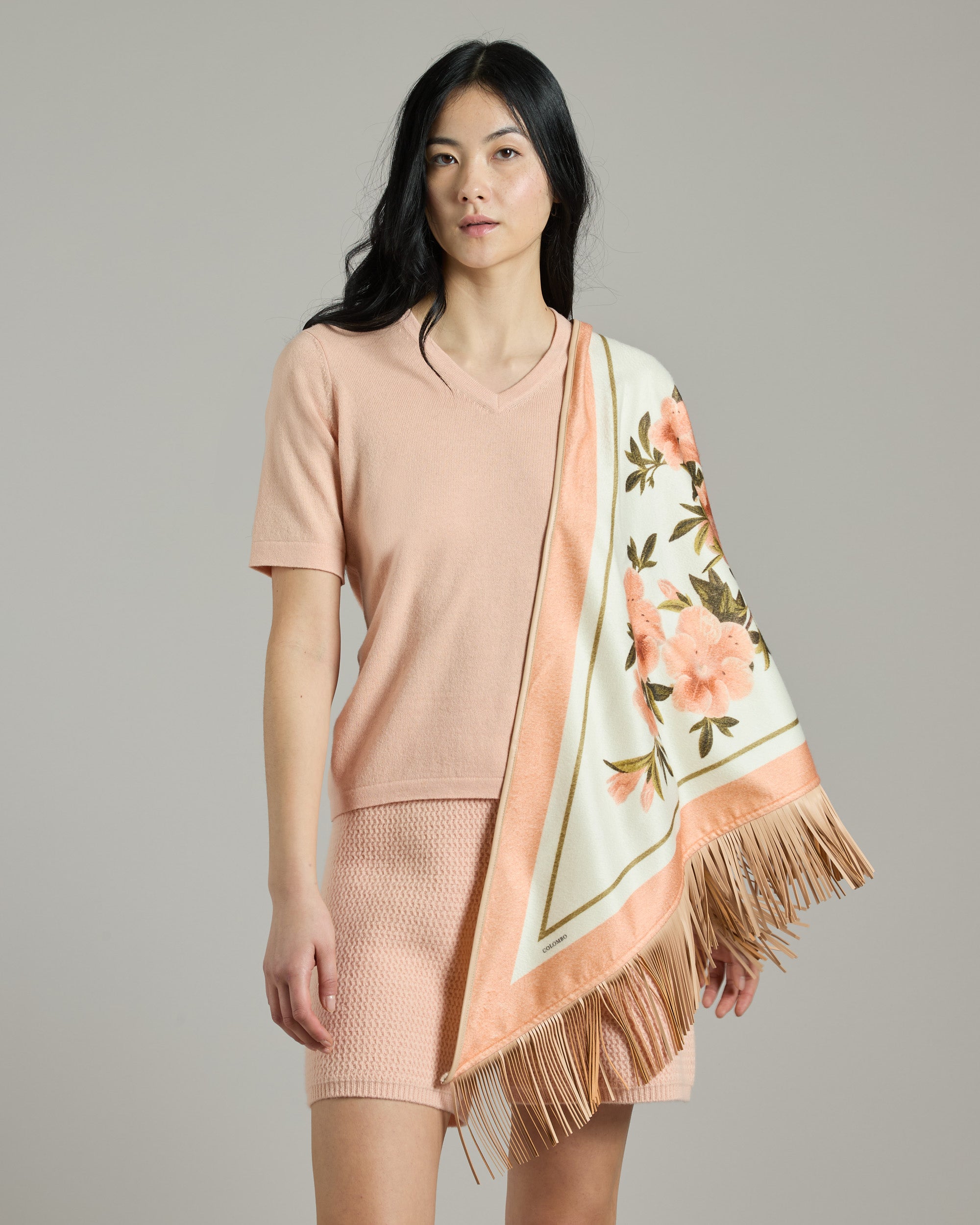 Kid Cashmere v-neck with floral embroidery 2