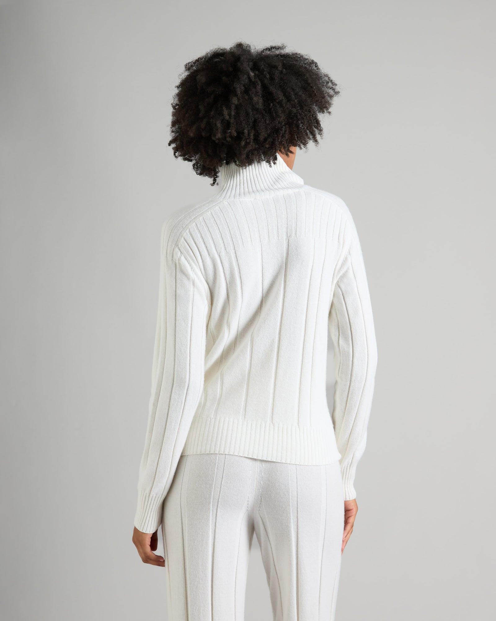 White turtle-neck sweater in kid cashmere 4