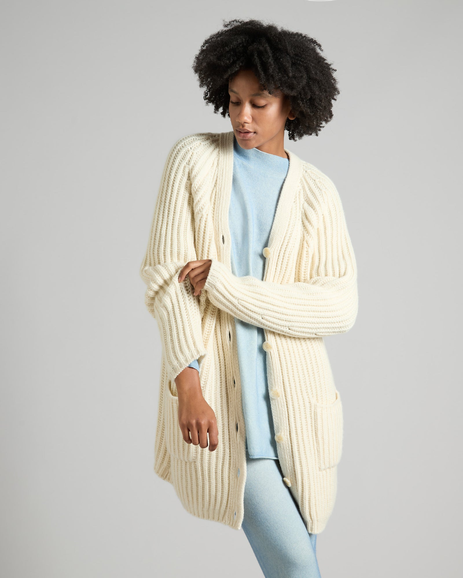 White three dimensional cardigan in kid cashmere 2