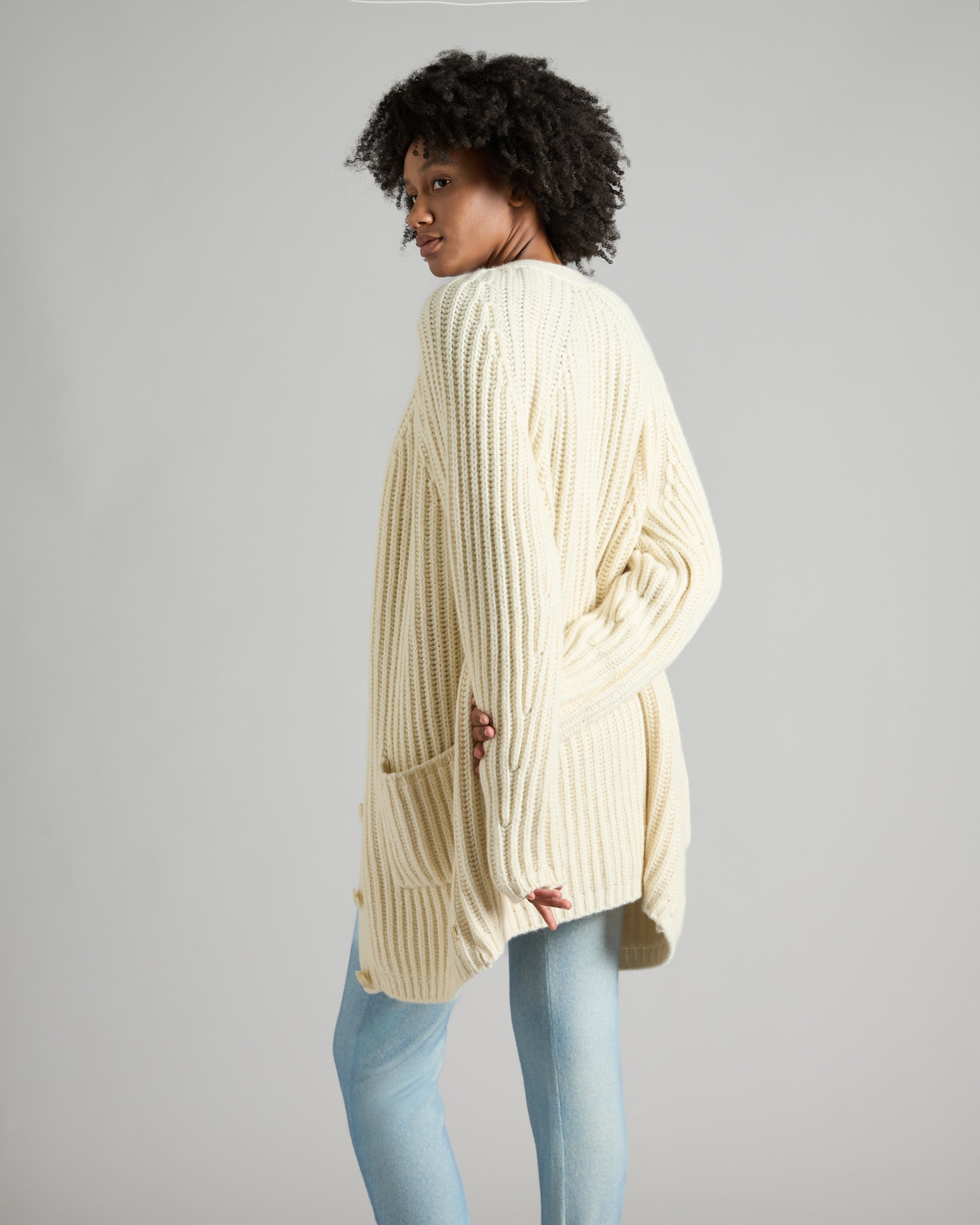 White three dimensional cardigan in kid cashmere 4