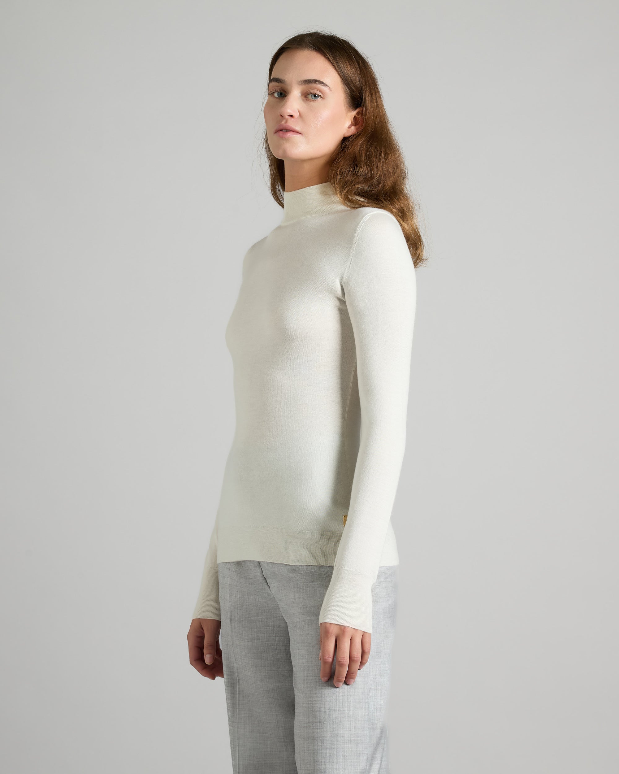 White cashmere and silk chimney collar sweater