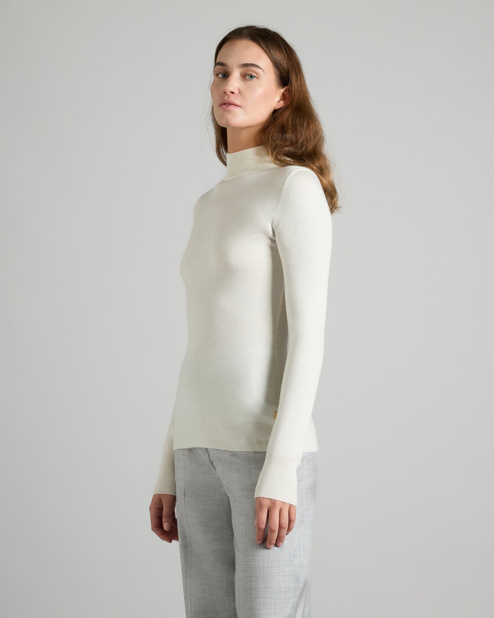 White cashmere and silk chimney collar sweater