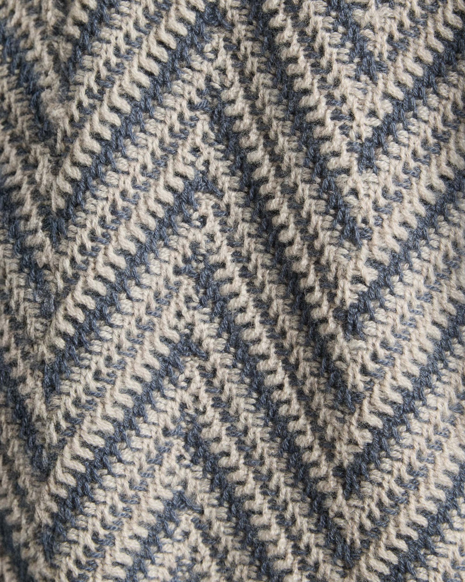 Two-tone chevron V-neck sweater in Kid Cashmere 4