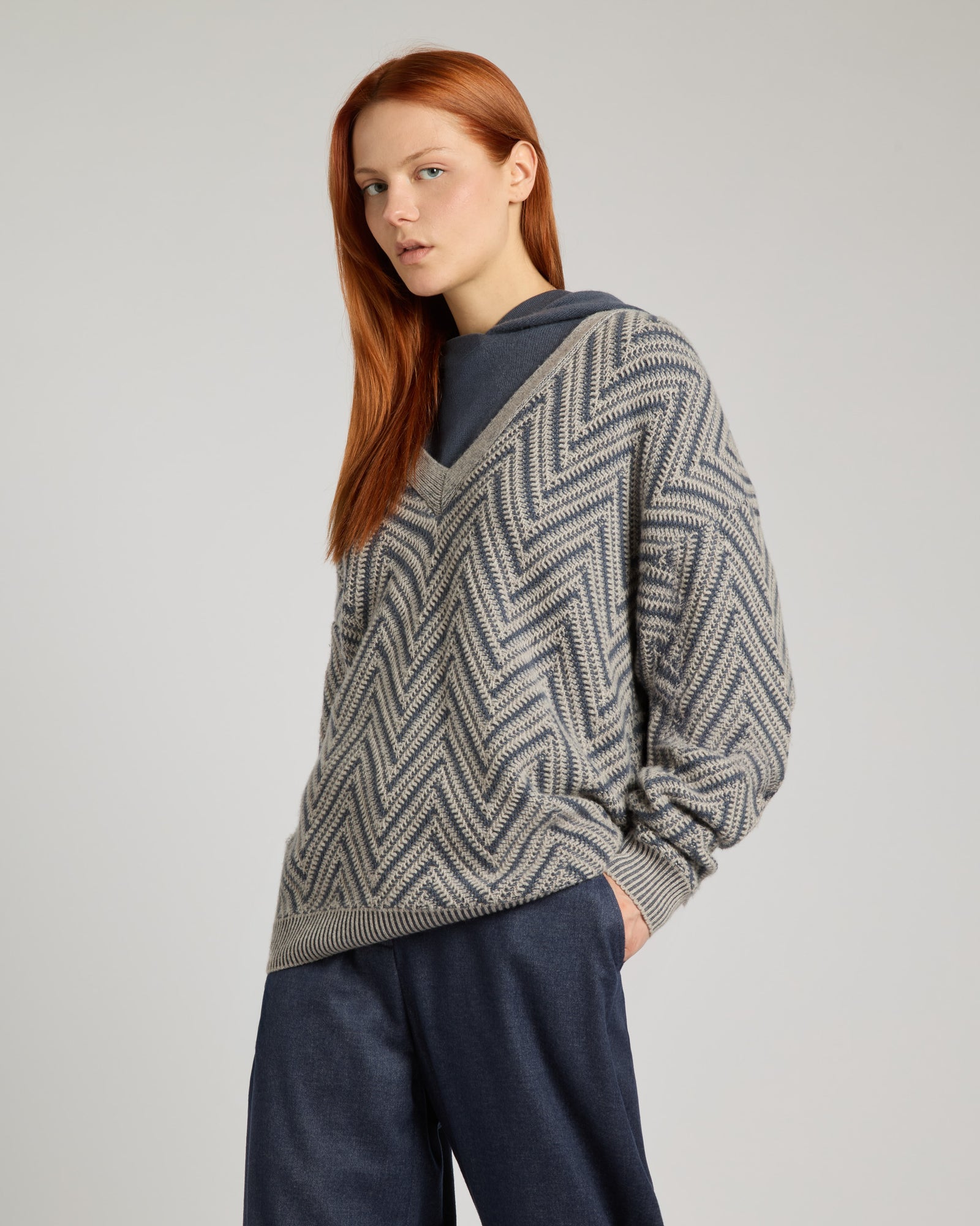 Two-tone chevron V-neck sweater in Kid Cashmere 2