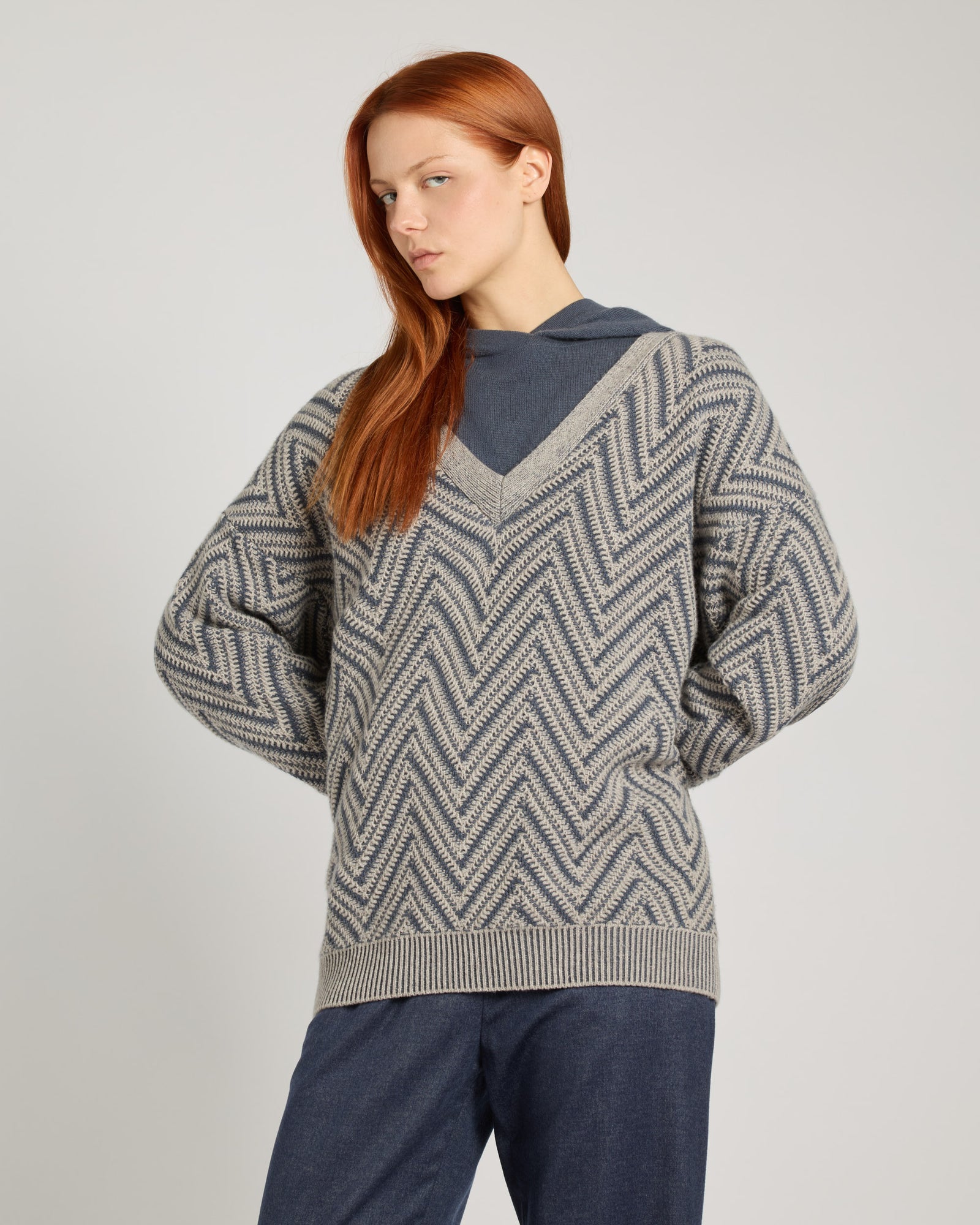 Two-tone chevron V-neck sweater in Kid Cashmere 2