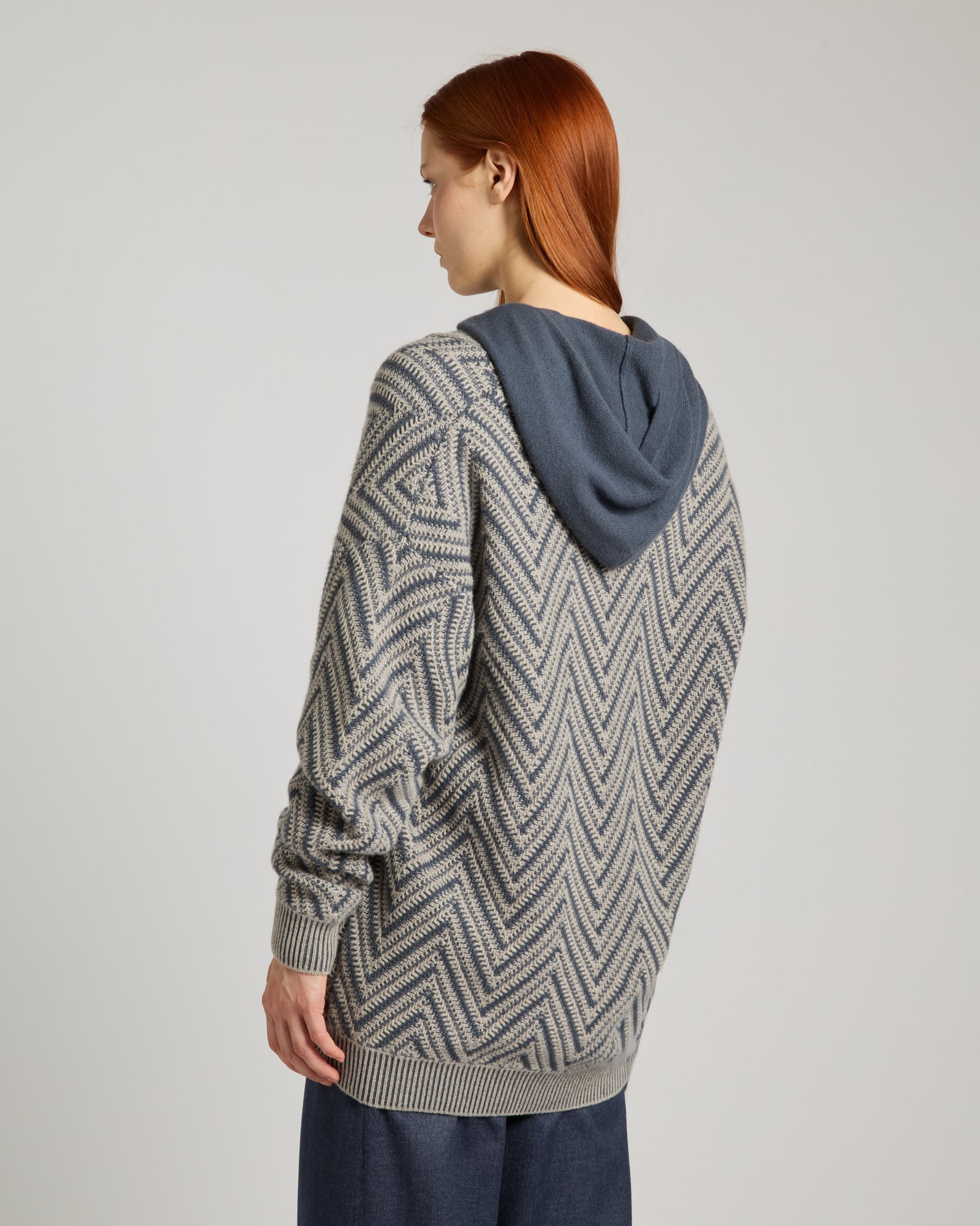 Two-tone chevron V-neck sweater in Kid Cashmere 4