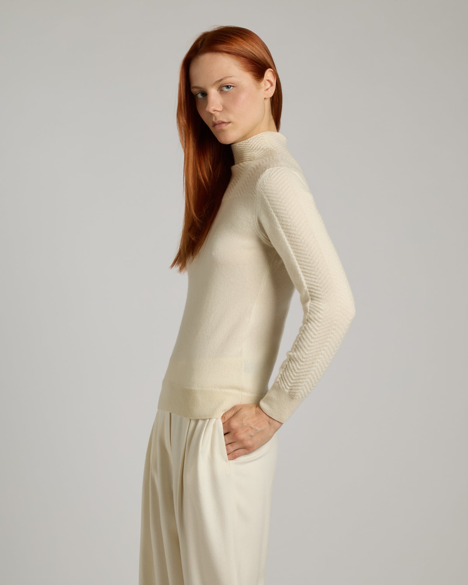 White Turtleneck jumper in Kid Cashmere 3