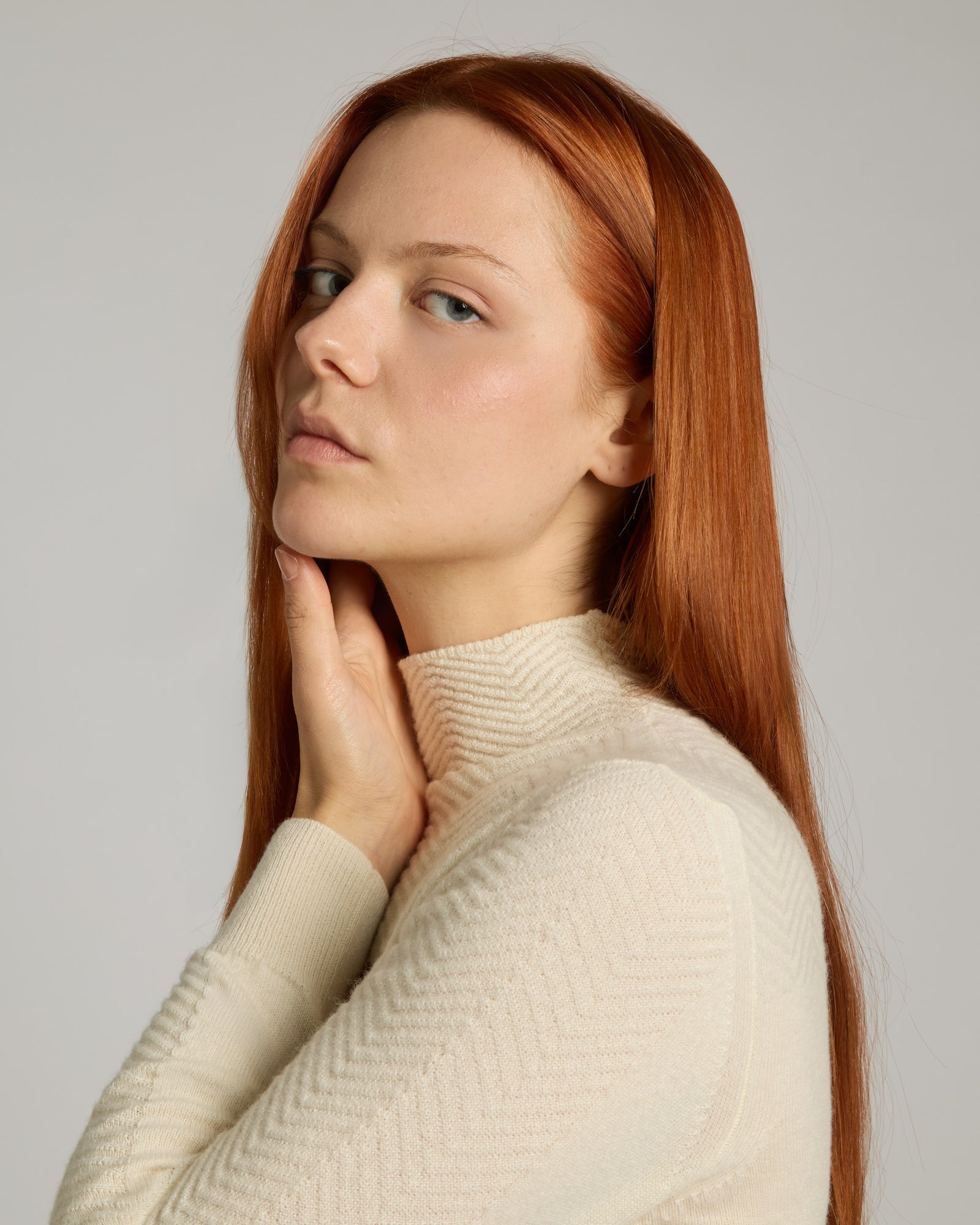 White Turtleneck jumper in Kid Cashmere 901