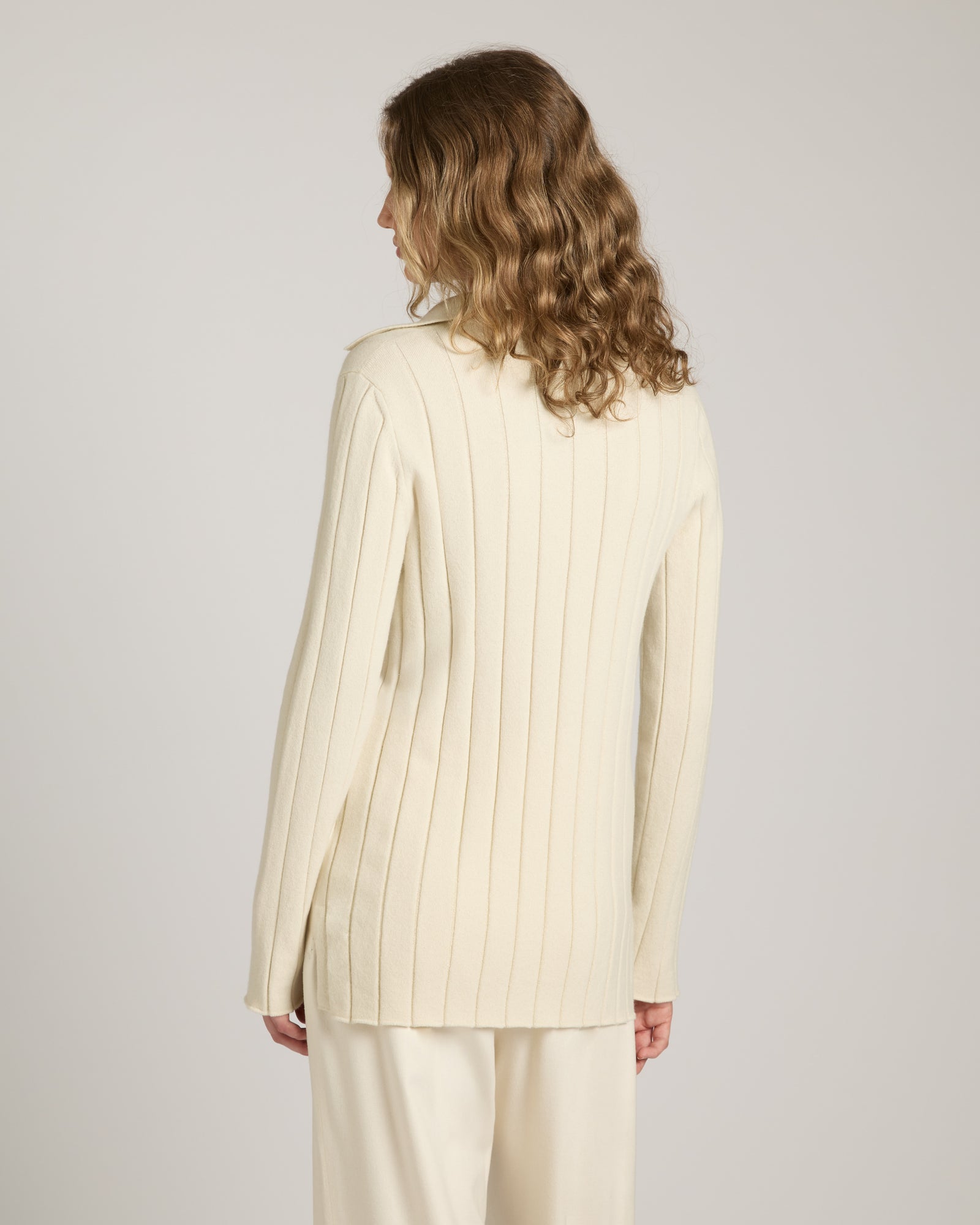V-neck ribbed sweater in Kid Cashmere 4