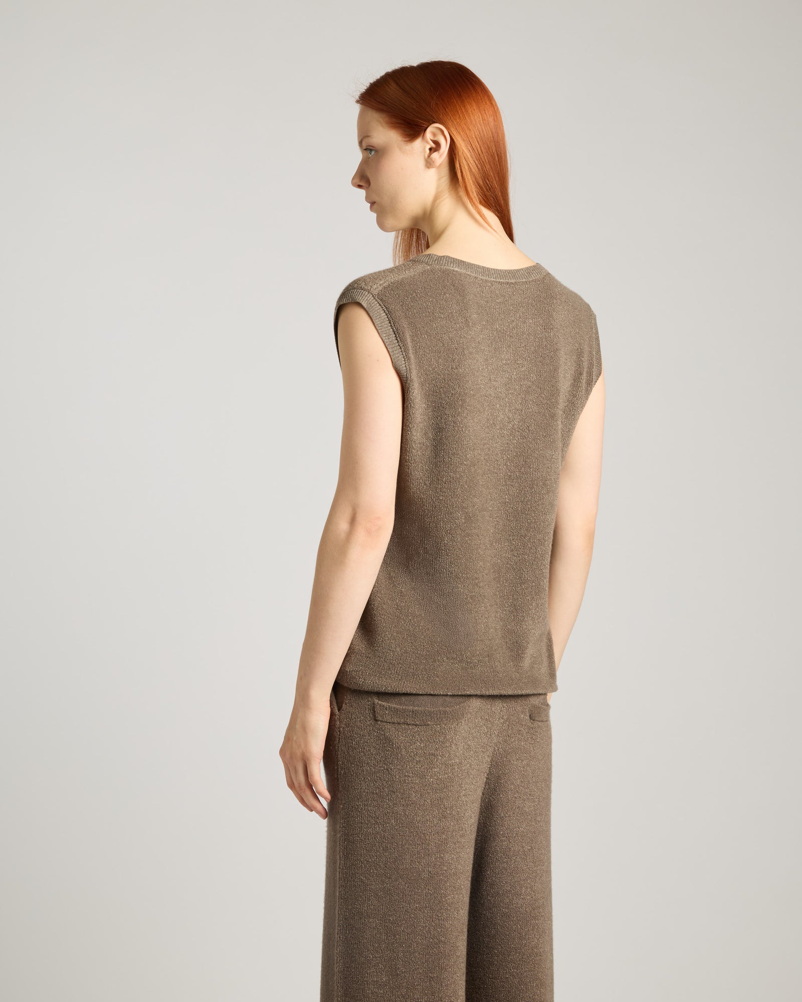 Kid Cashmere and Aloe Waistcoat 4