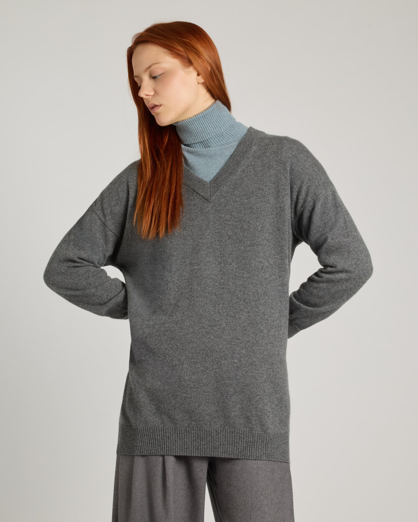 Oversized V-neck sweater in Kid Cashmere 2