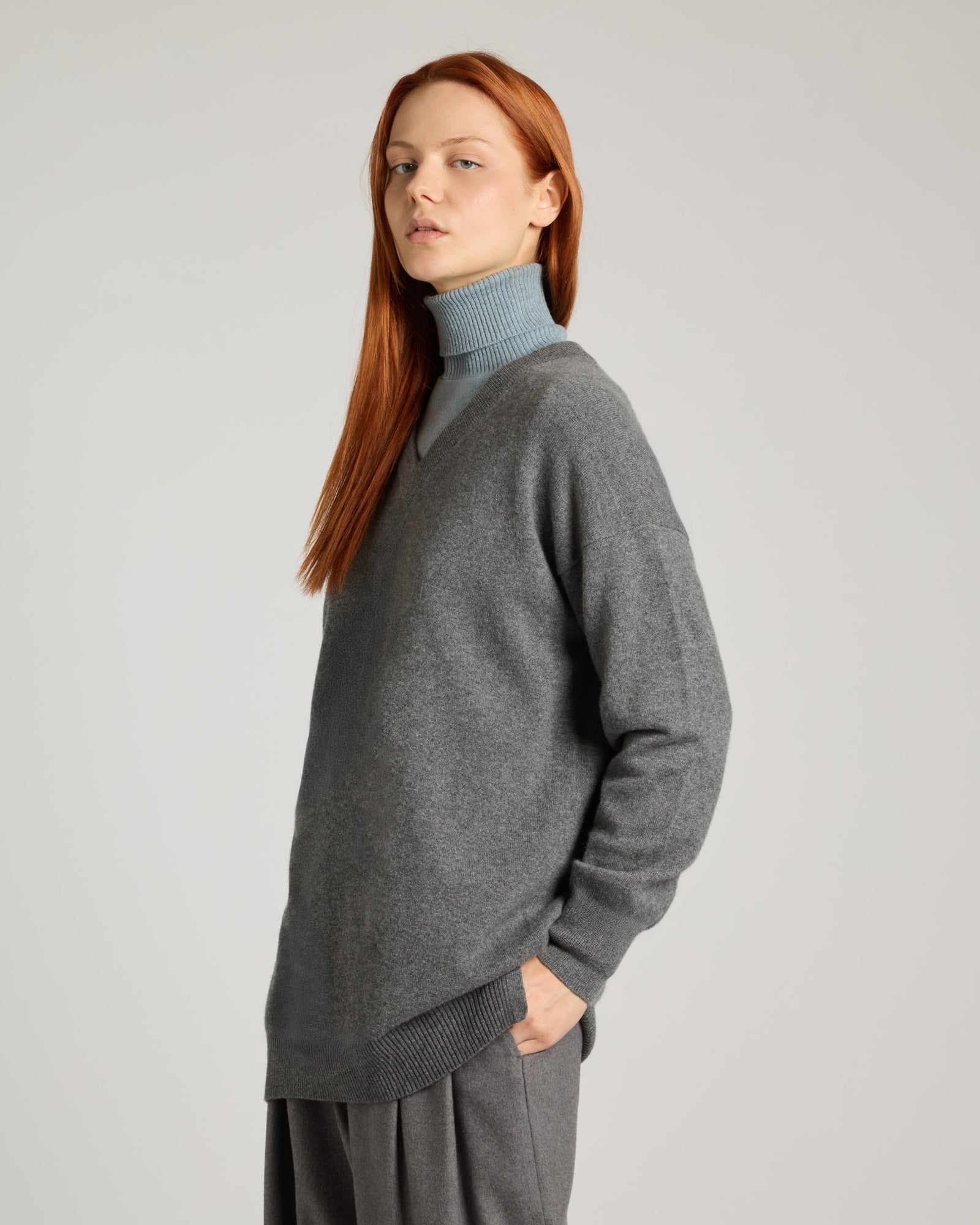 Oversized V-neck sweater in Kid Cashmere