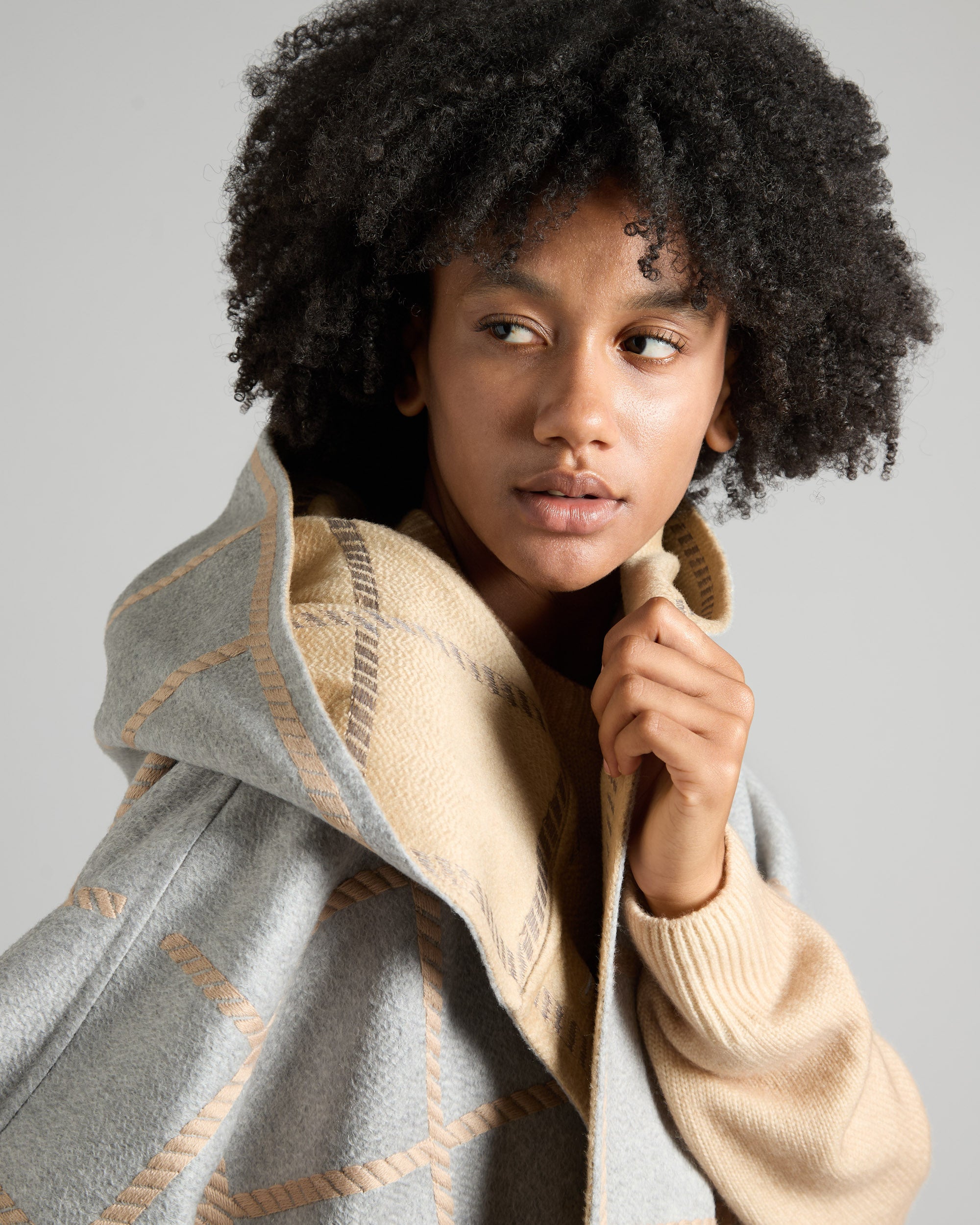 Cape with embroidery in two-tone double Cashmere
