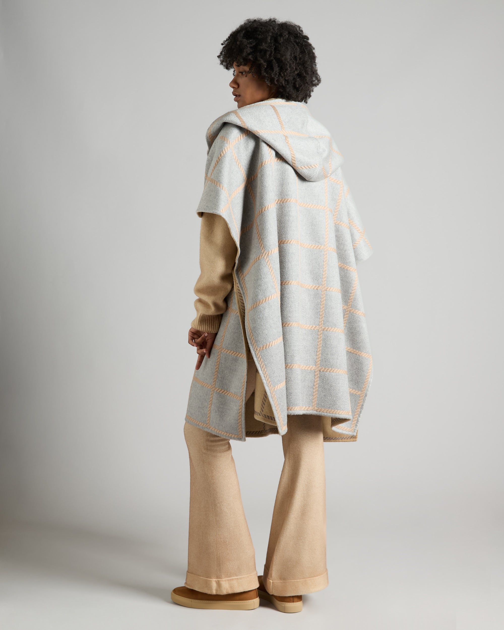 Cape with embroidery in two-tone double Cashmere