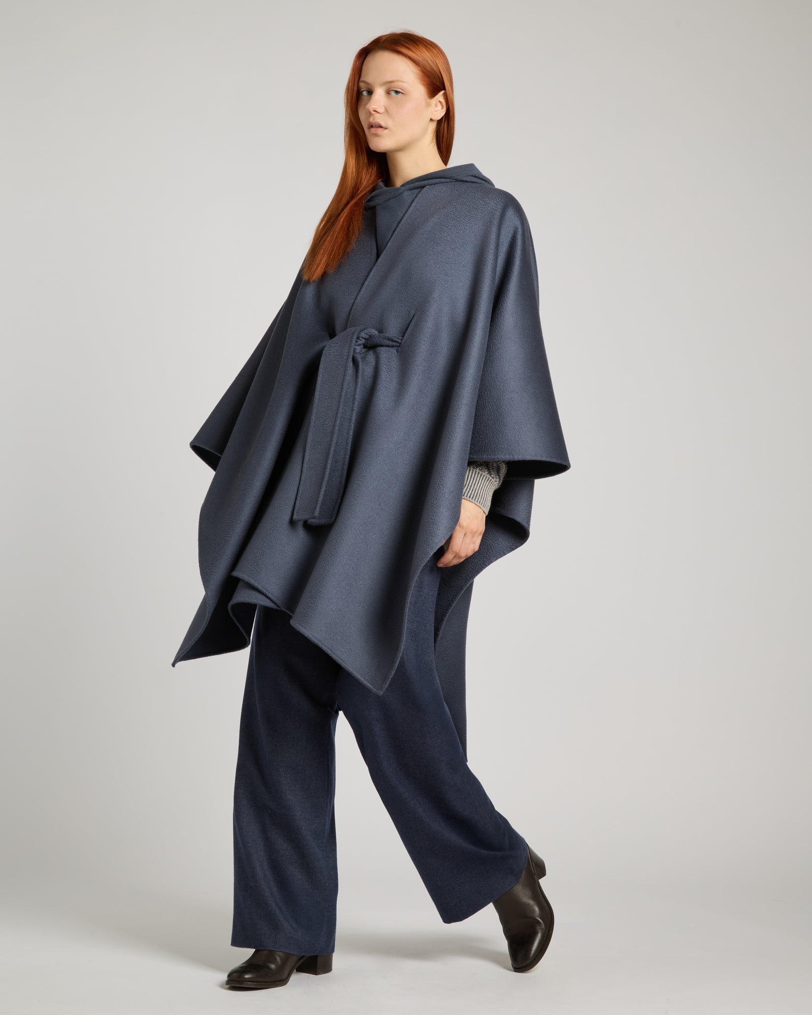 Double cashmere cape 904