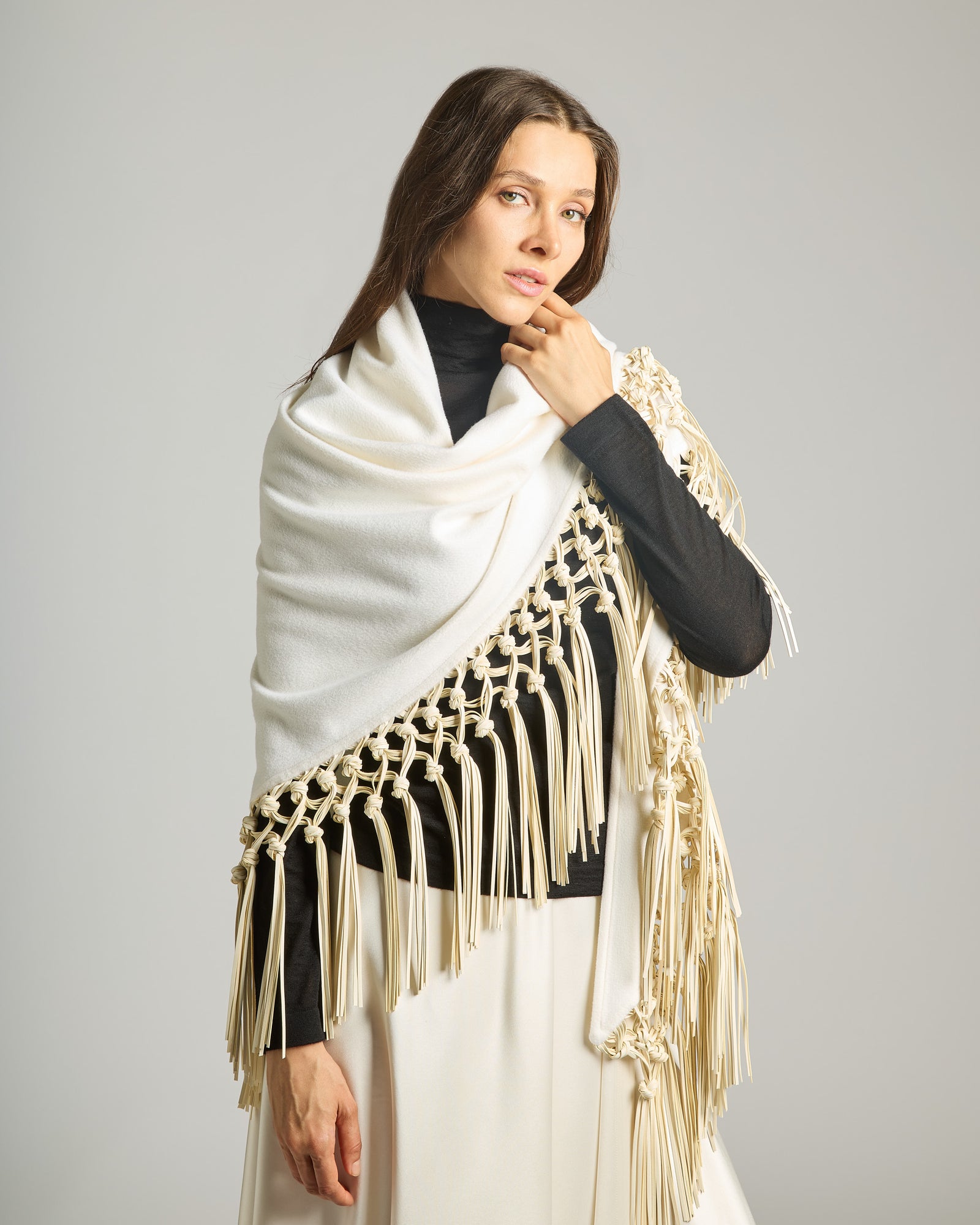 Scialle in cashmere double bianco con frange - Main Image