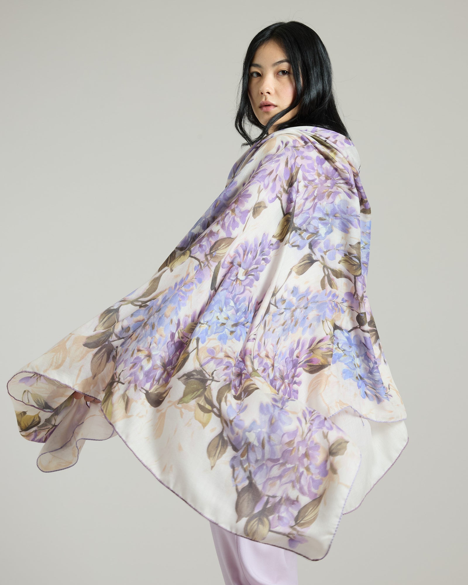 Orta shawl with wisteria print in cashmere and silk