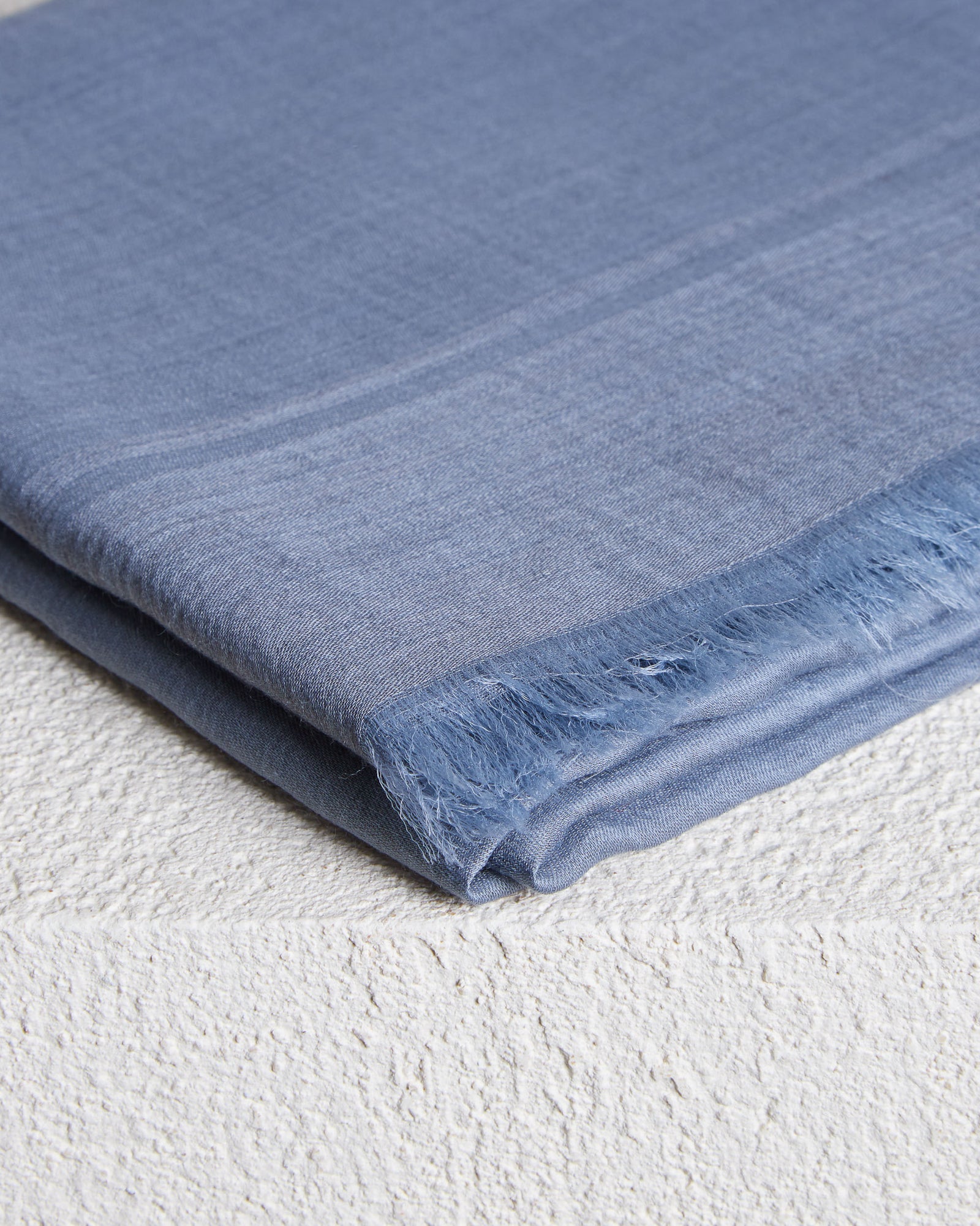 Wrapping stole with Colombo logo 2