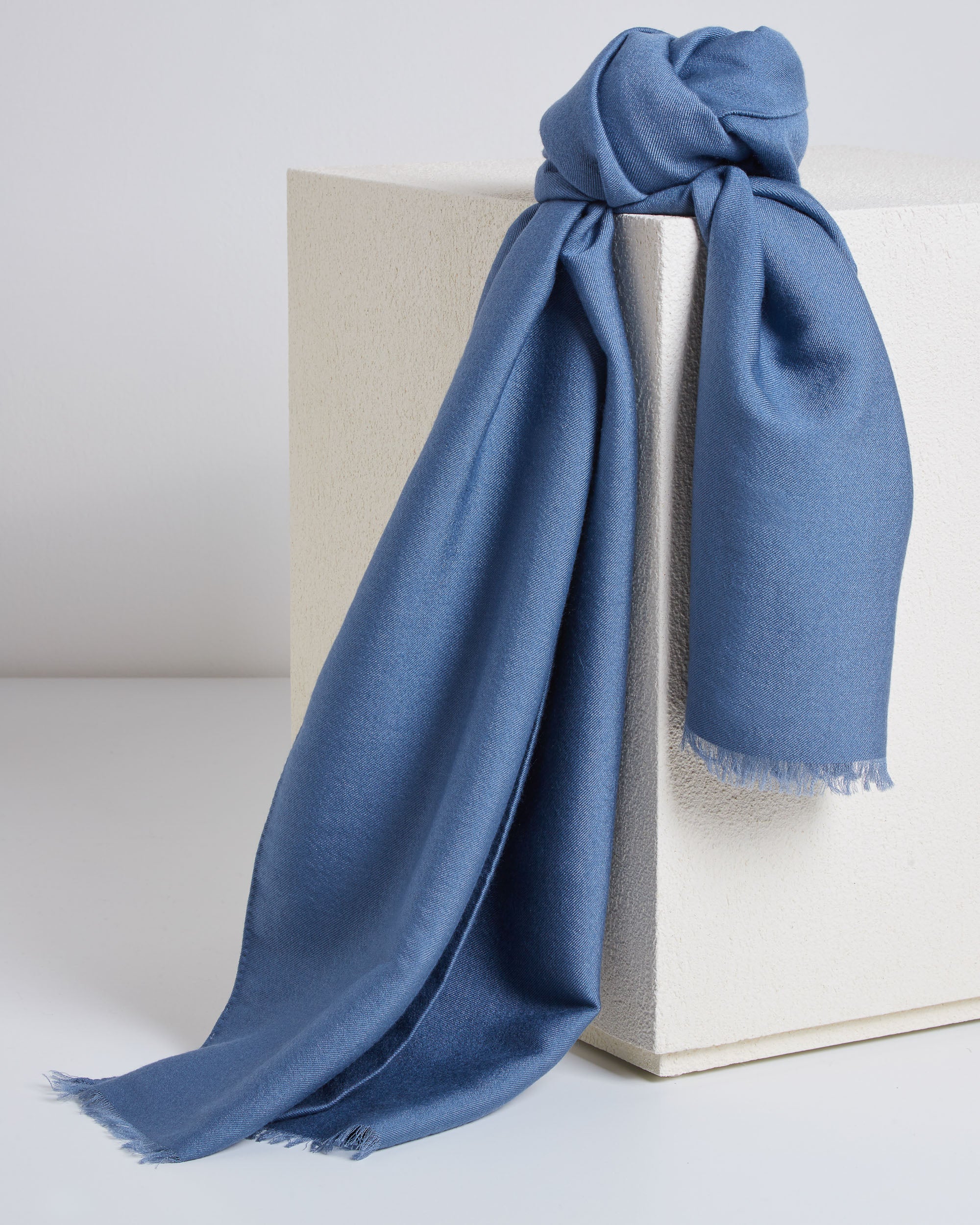 Stola in cashmere e seta blu chiaro