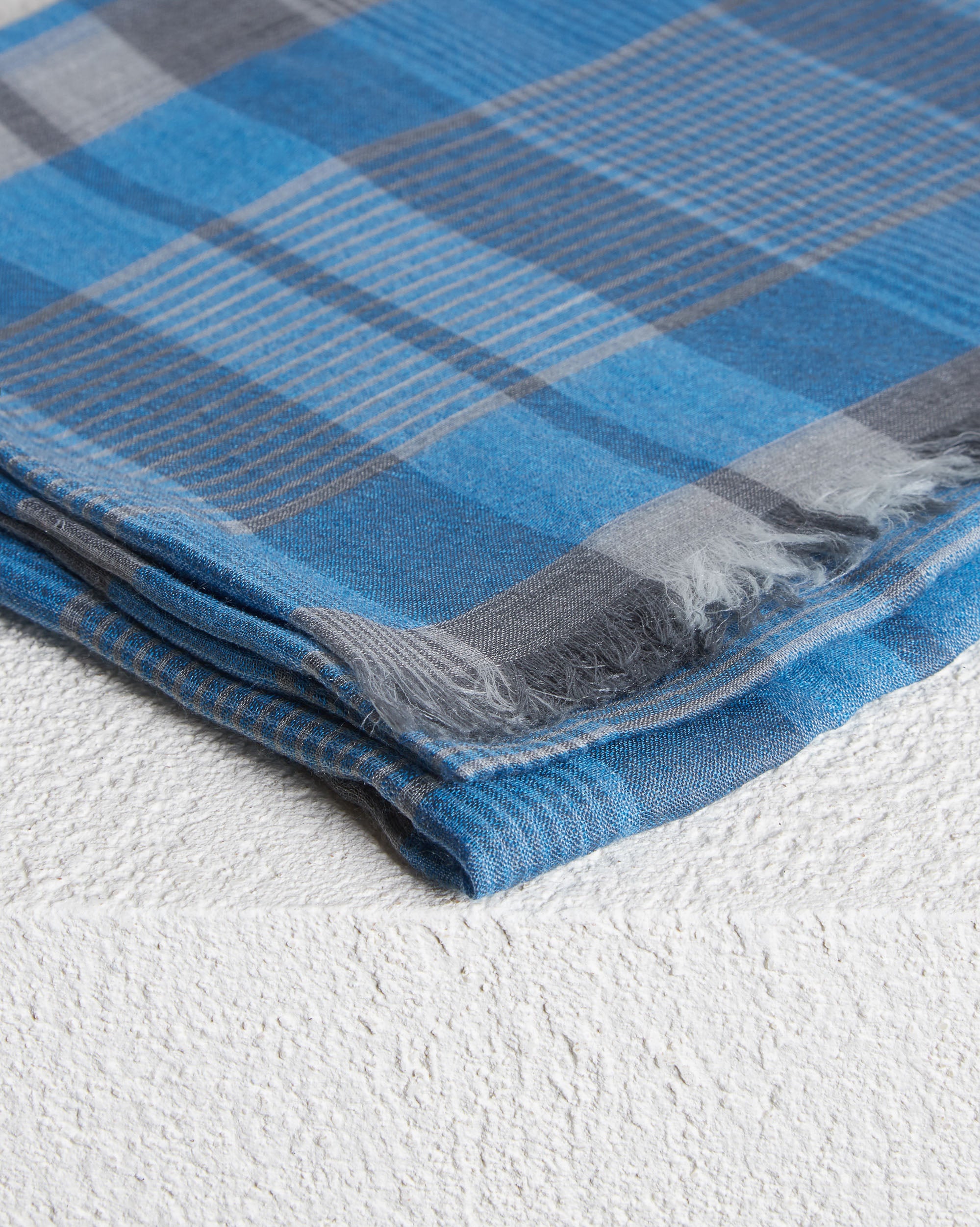 Check pattern cashmere-silk stole 2