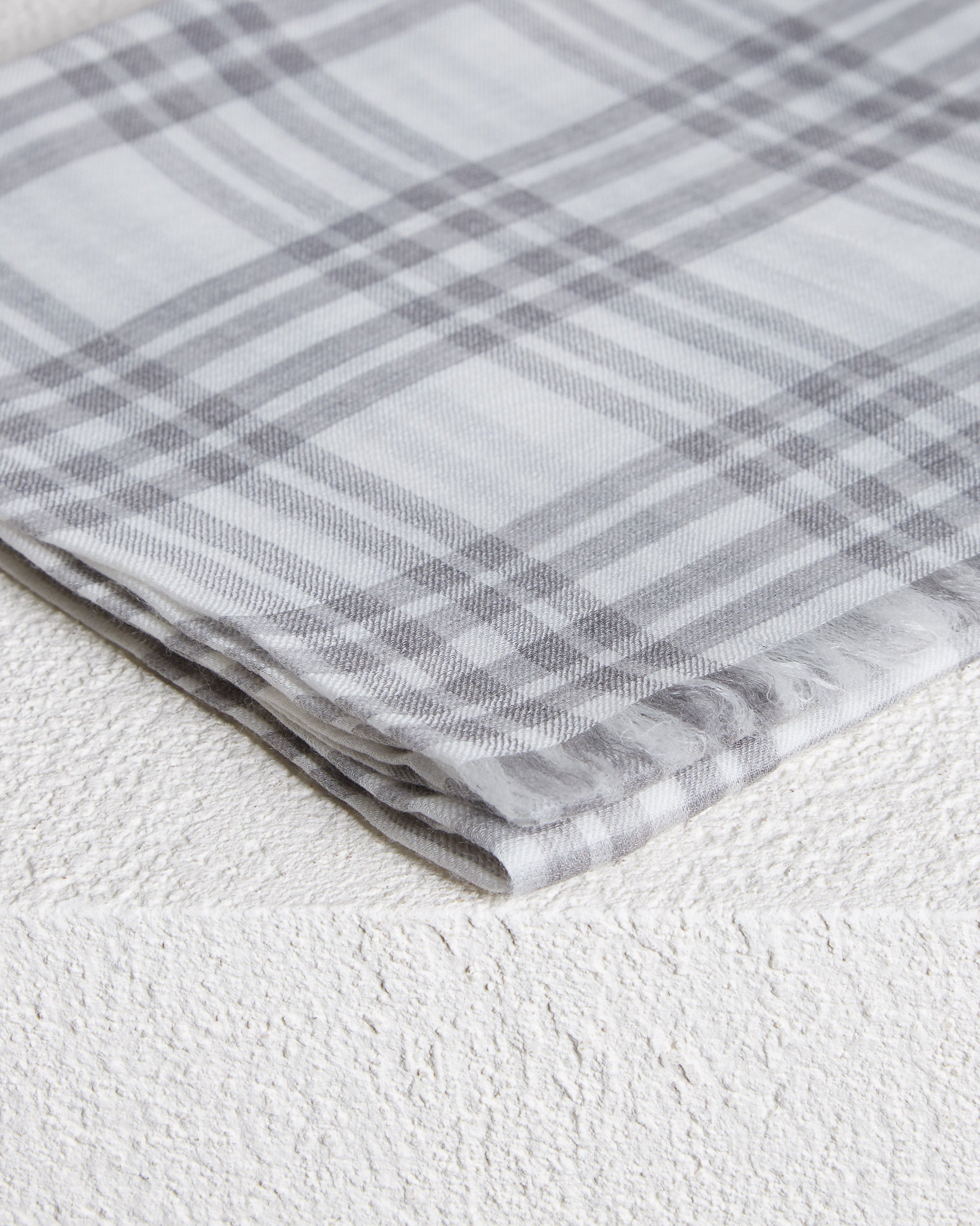 Check pattern cashmere-silk stole 2