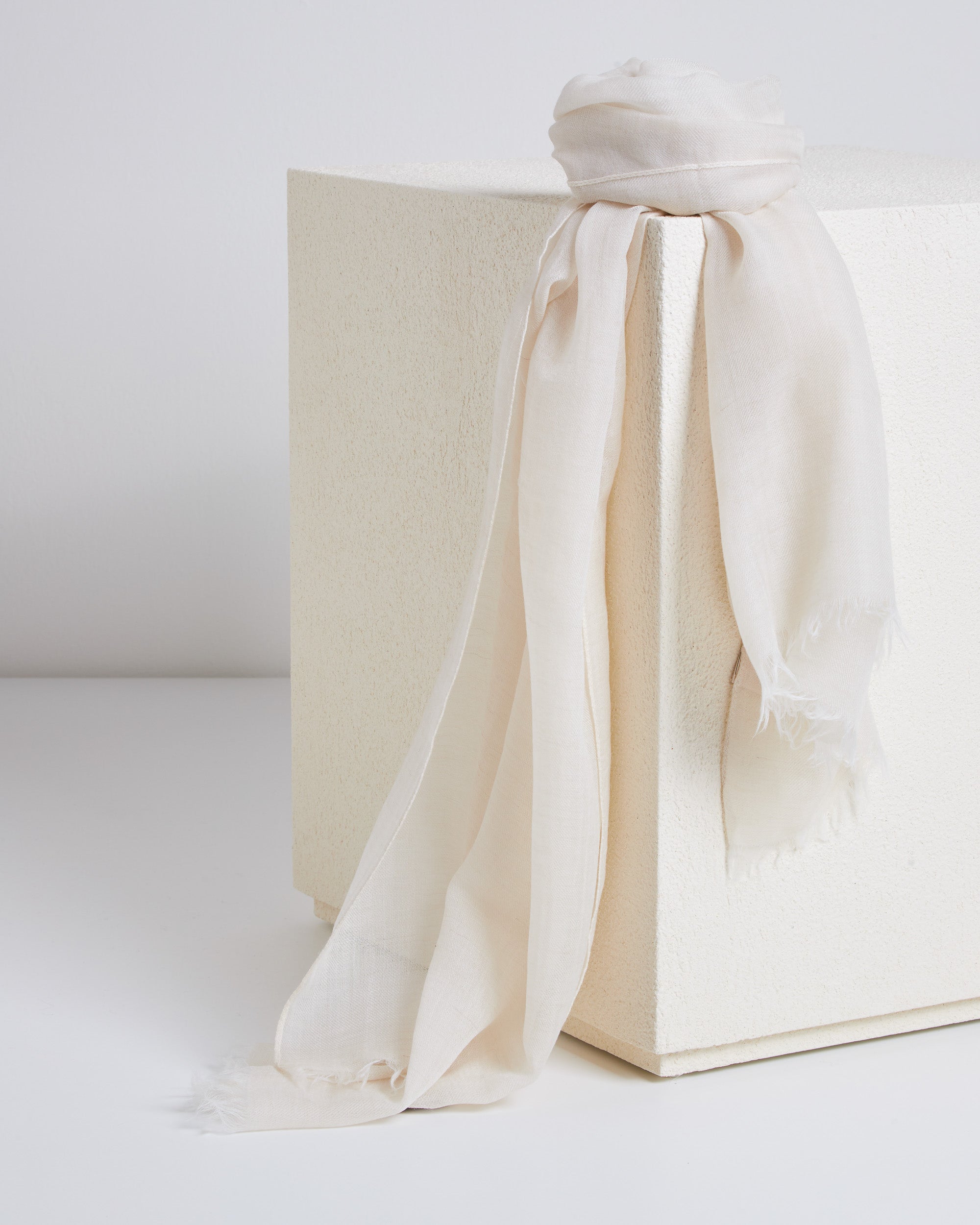 White cashmere-silk stole