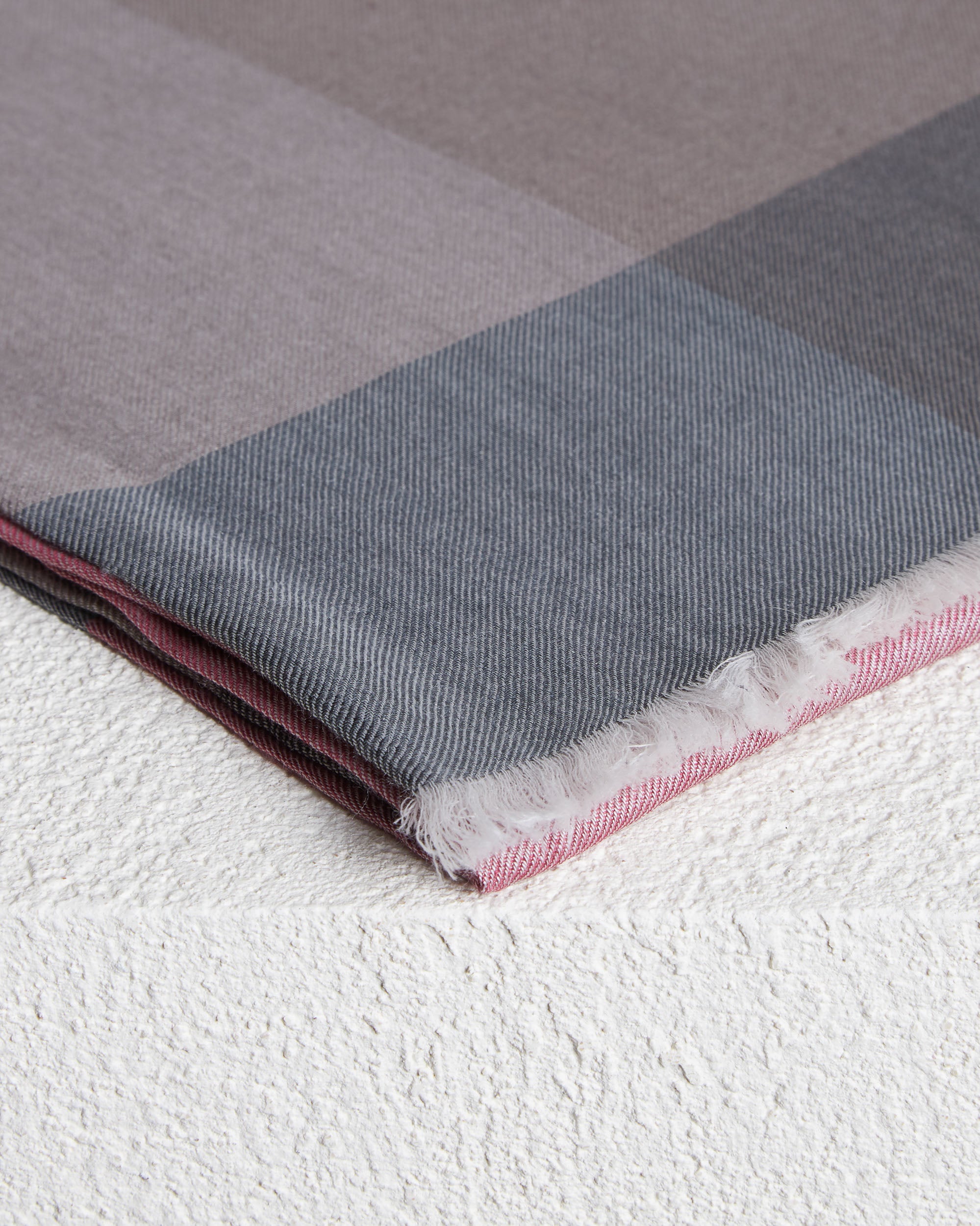 Cashmere-silk stole with stripes 2