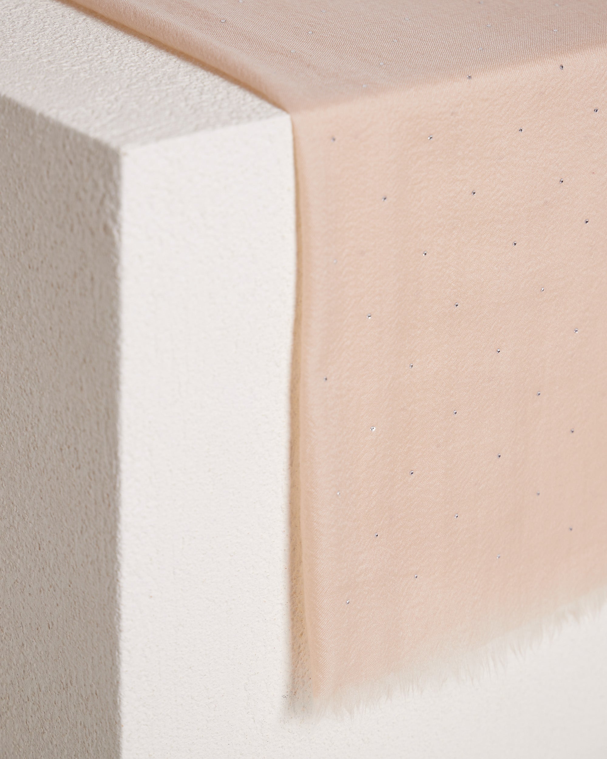 Stola in cashmere e seta beige con punti luce