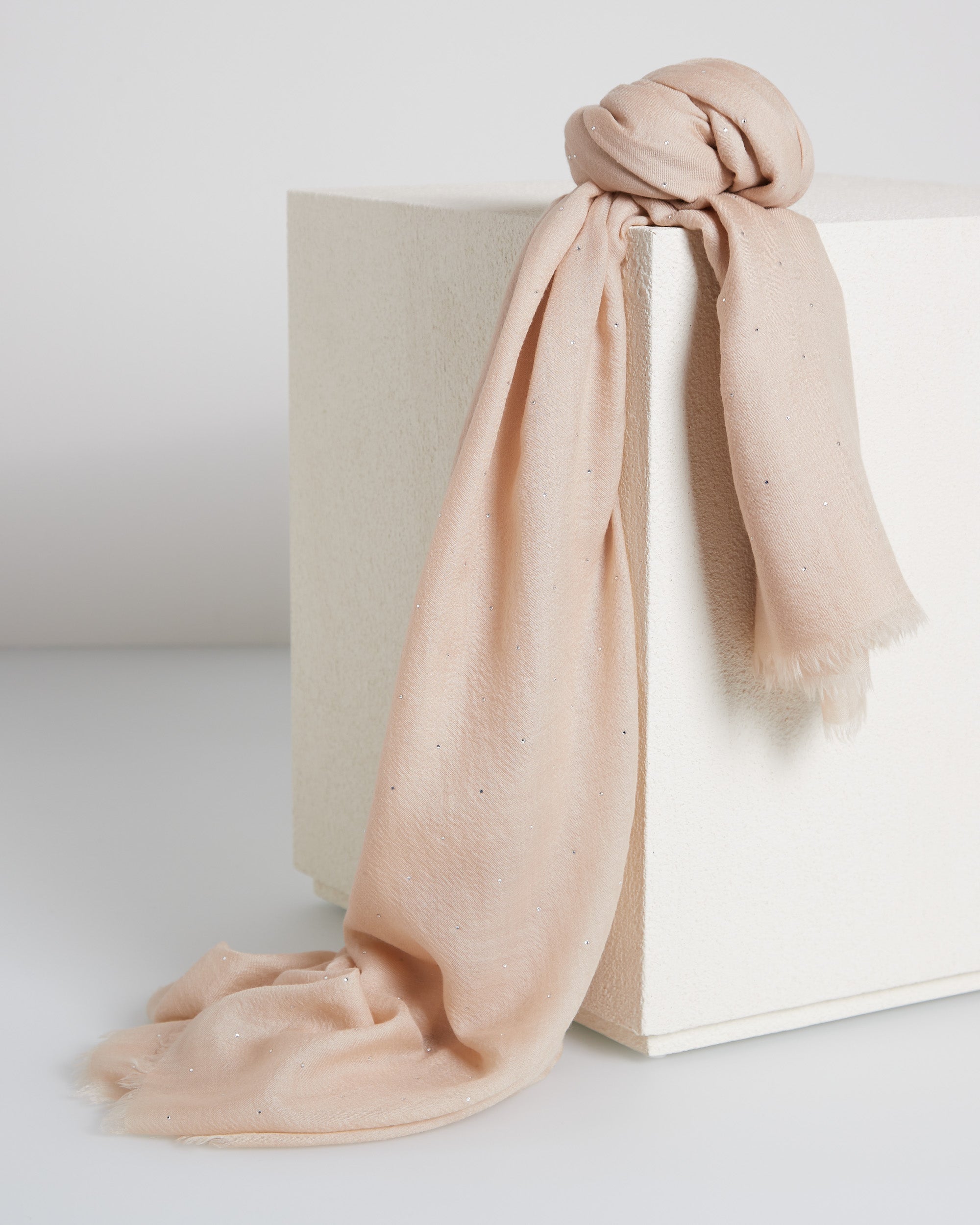 Stola in cashmere e seta beige con punti luce
