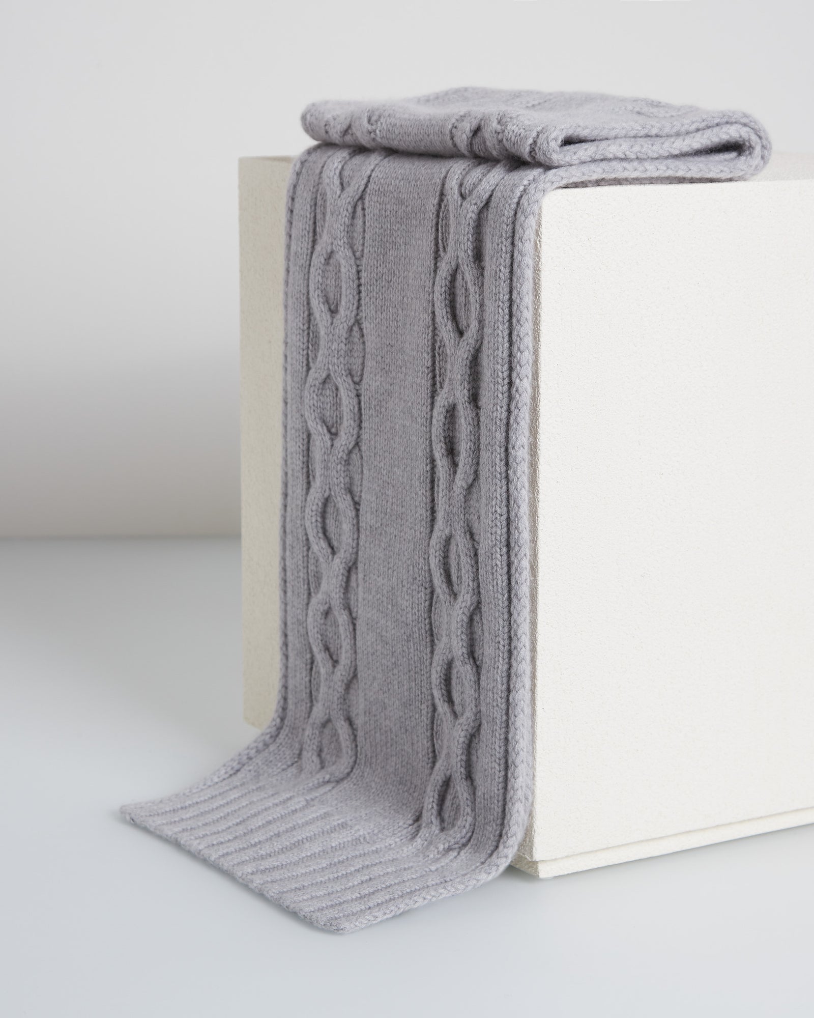 Gray kid cashmere knitted scarf